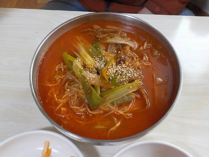 춘천 아침해칼국수 춘천 칼국수 맛집 육개장칼국수와 비빔칼국수