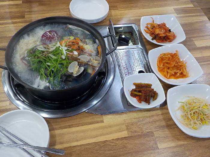 충북 단양 현지인 추천 맛집 맛있고 푸짐한 단양 홍바 해물칼국수